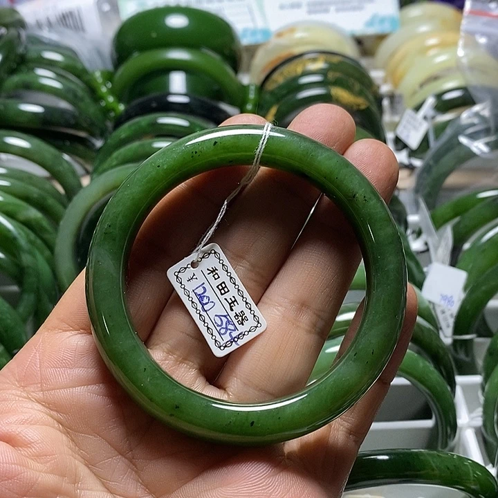 未镶嵌手镯和田玉（碧玉）正圈阳绿58口径