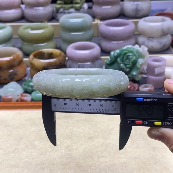 石英质玉未镶嵌手镯