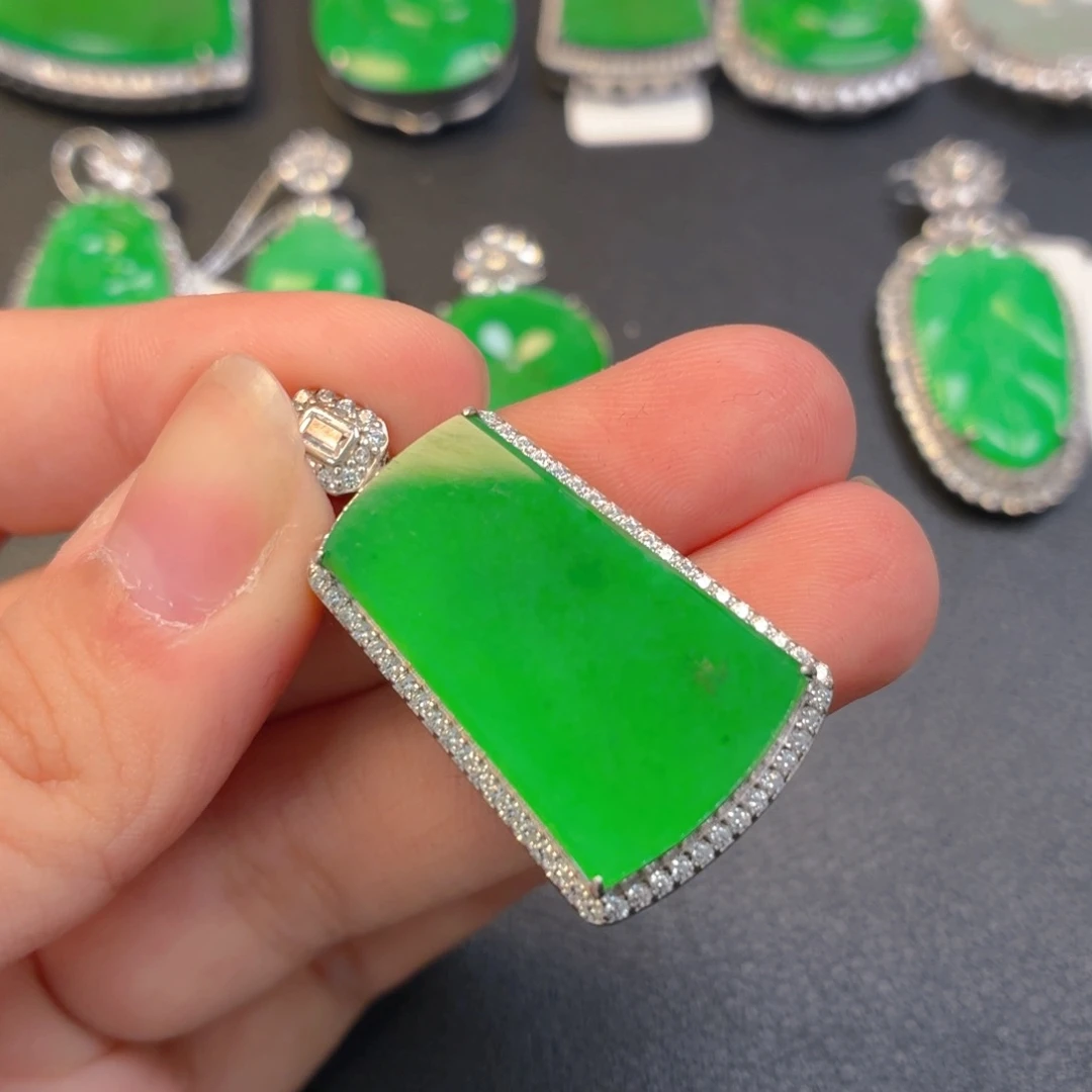 _****翡翠银S925镶嵌颈饰