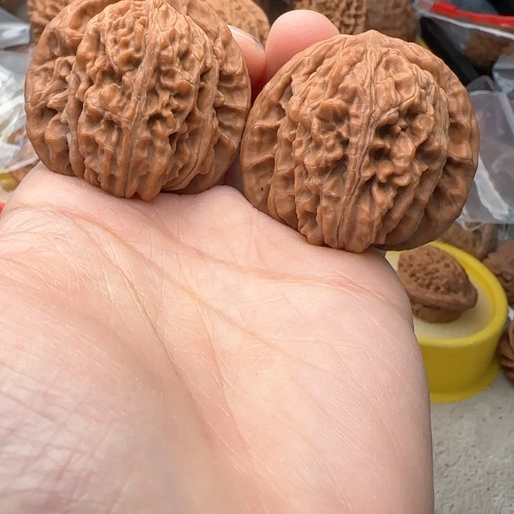 文玩核桃吊坠达**奇房山楼子39尖伤