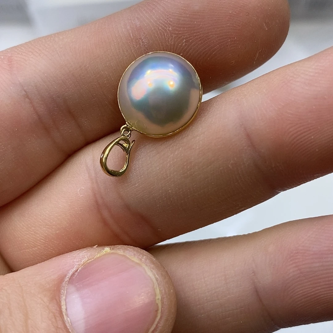 拼合珍珠（马贝珠）颈饰18K金镶嵌