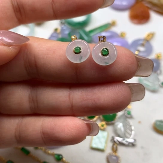 颈饰18K金镶嵌翡翠