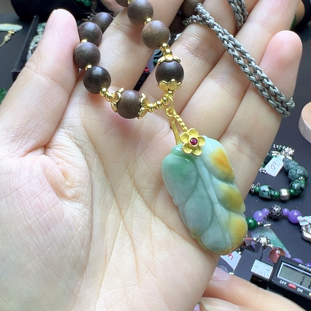 翡翠未镶嵌颈饰99