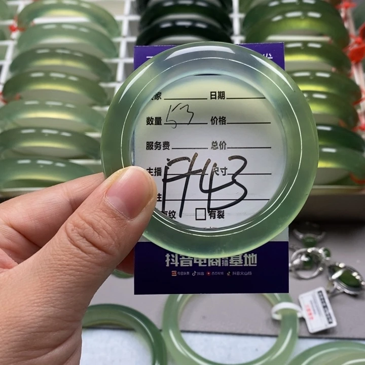 蛇纹石玉手镯未镶嵌爱***?