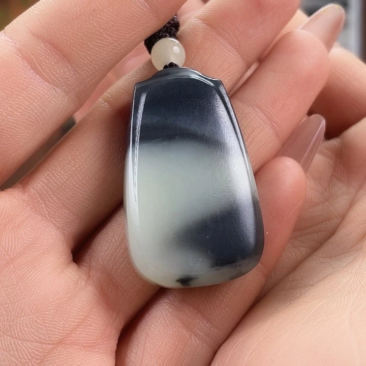 颈饰未镶嵌和田玉（糖玉）