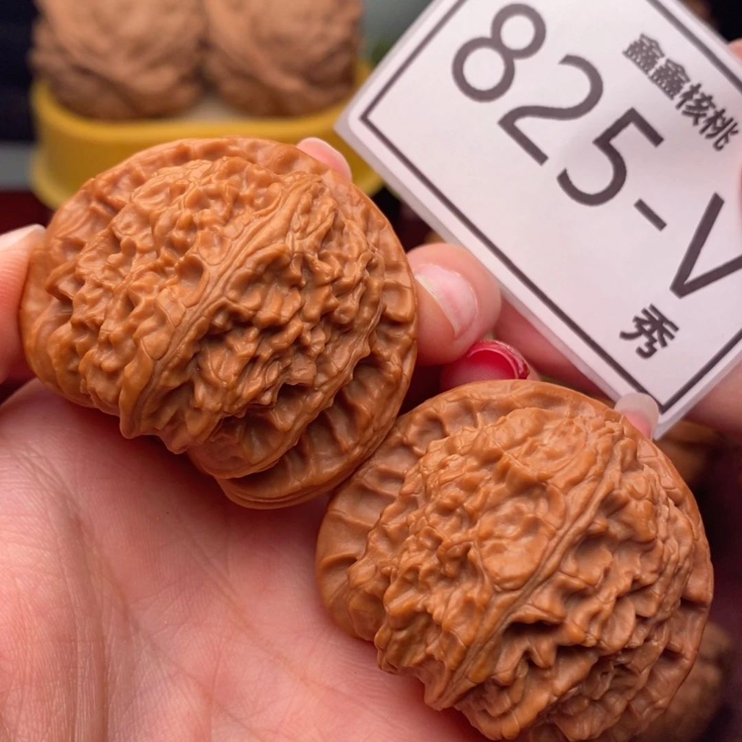 桃核把件白狮子43……