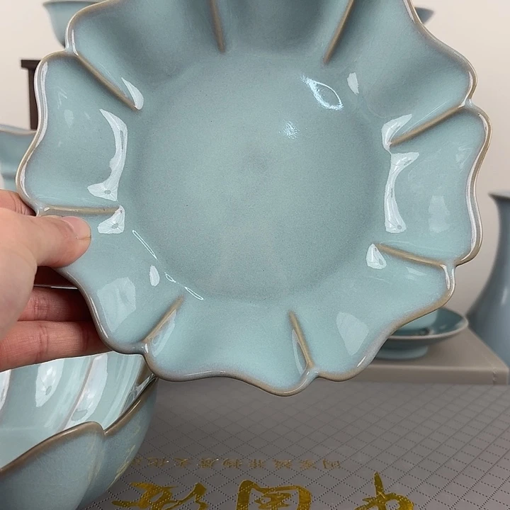 微瑕汝窑天青芙蓉盘