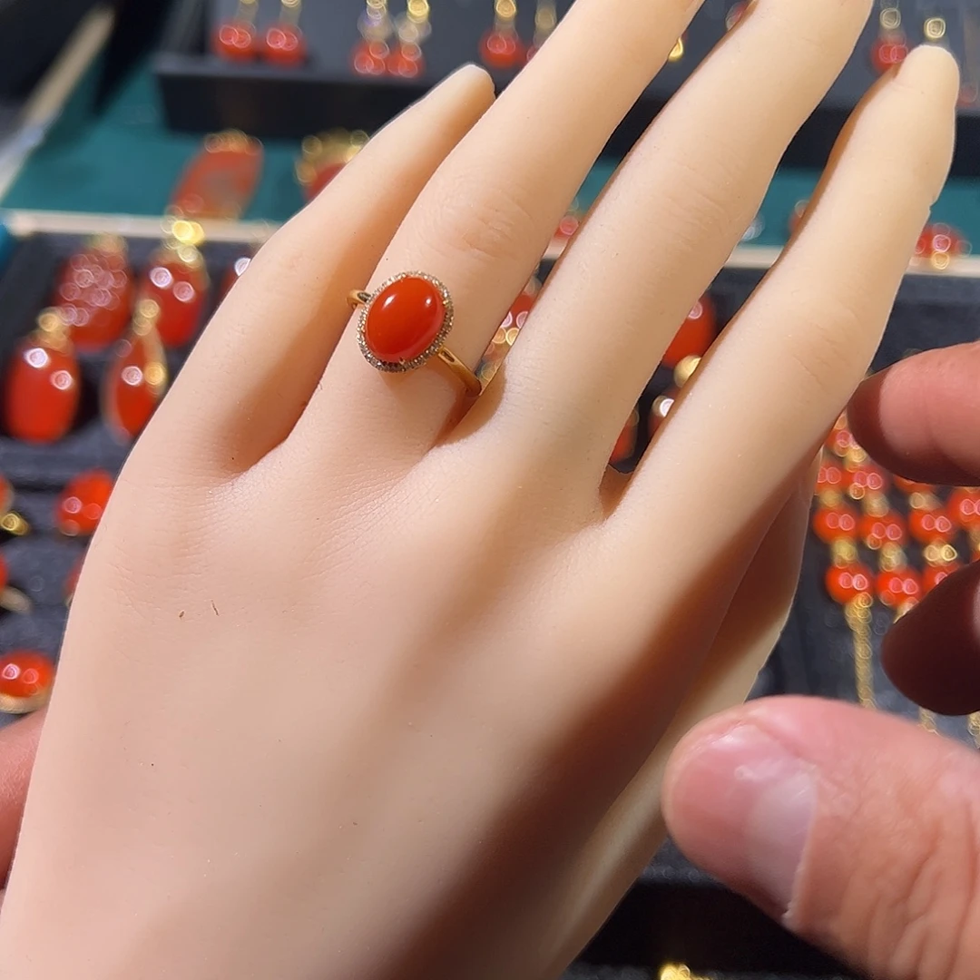 南红玛瑙18K金镶嵌戒指