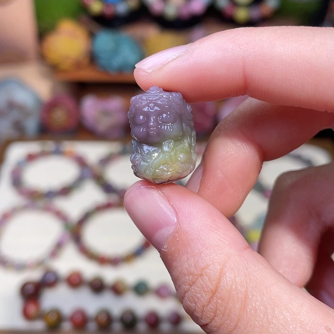 玛瑙/玉髓未镶嵌珠宝半成品盐源玛瑙度母立体雕刻