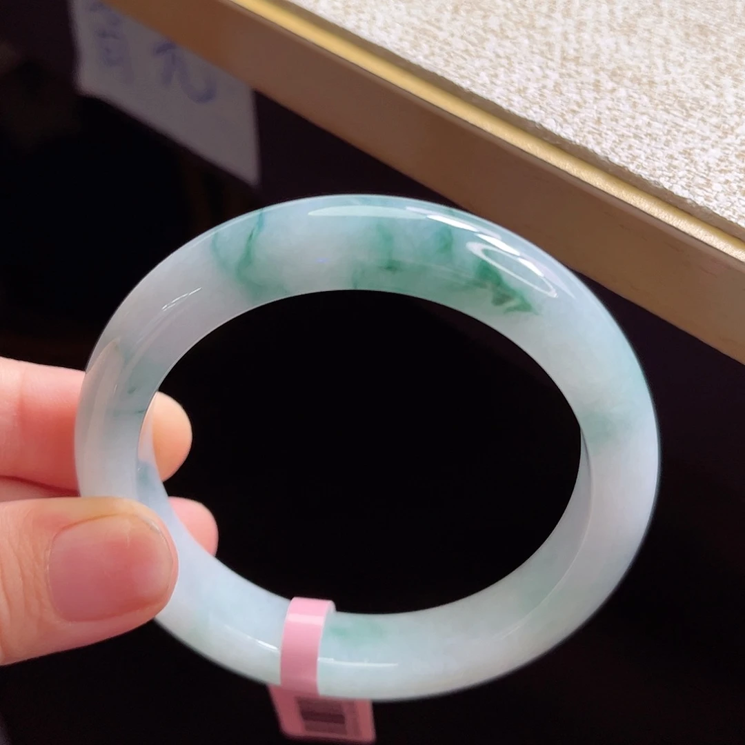 翡翠手镯未镶嵌手镯