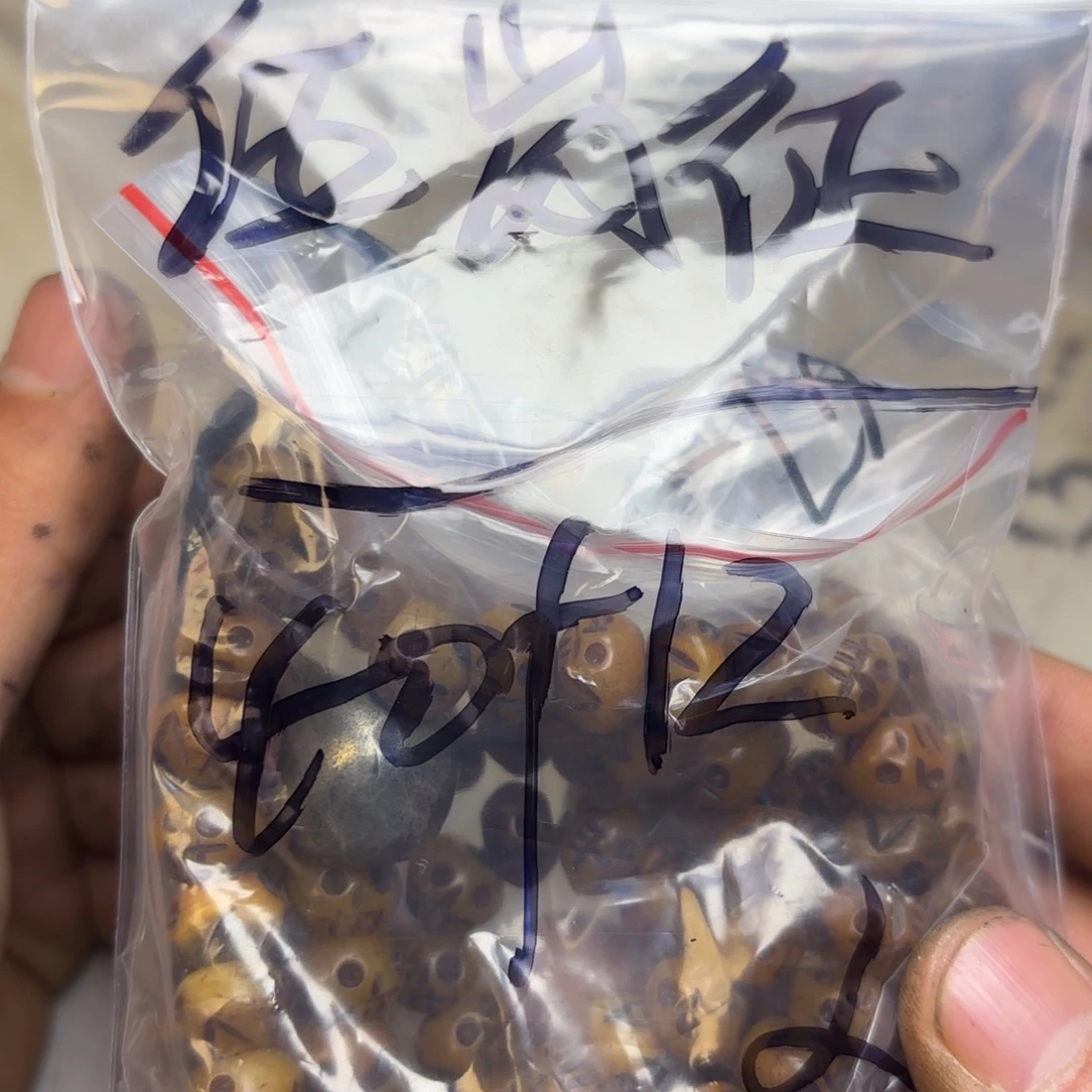 伍***征泥塑藏地金刚菩提念珠