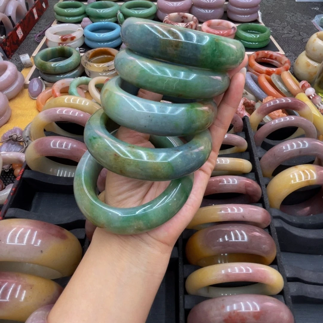 石英岩玉未镶嵌圈口齐全