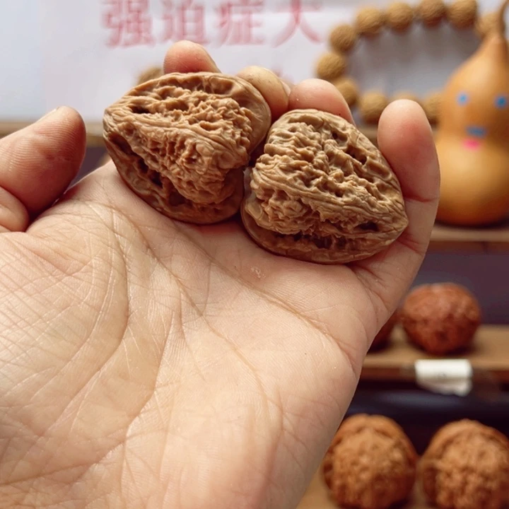 佑***佑涿鹿南疆石文玩核桃