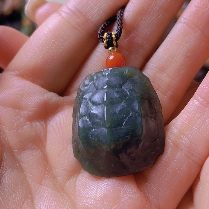 未镶嵌岫岩河磨玉（透闪石质玉）把件