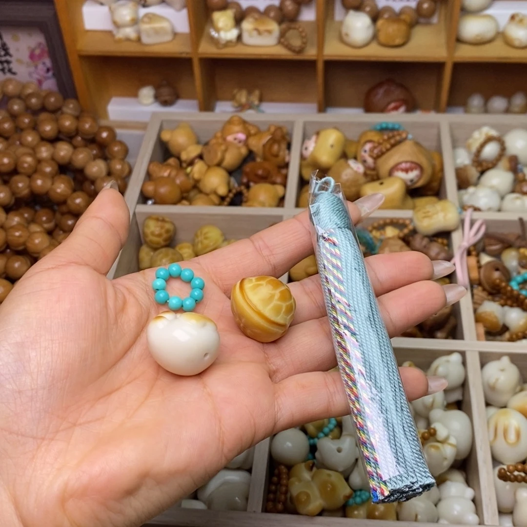 吊坠猴头核桃炭烤猫爪和富甲和绿卡环和灰蓝流苏