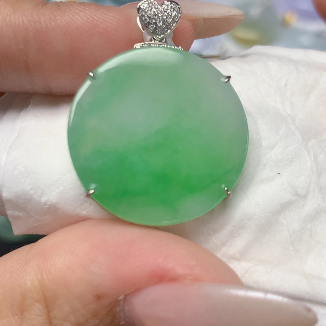 颈饰18K金镶嵌翡翠