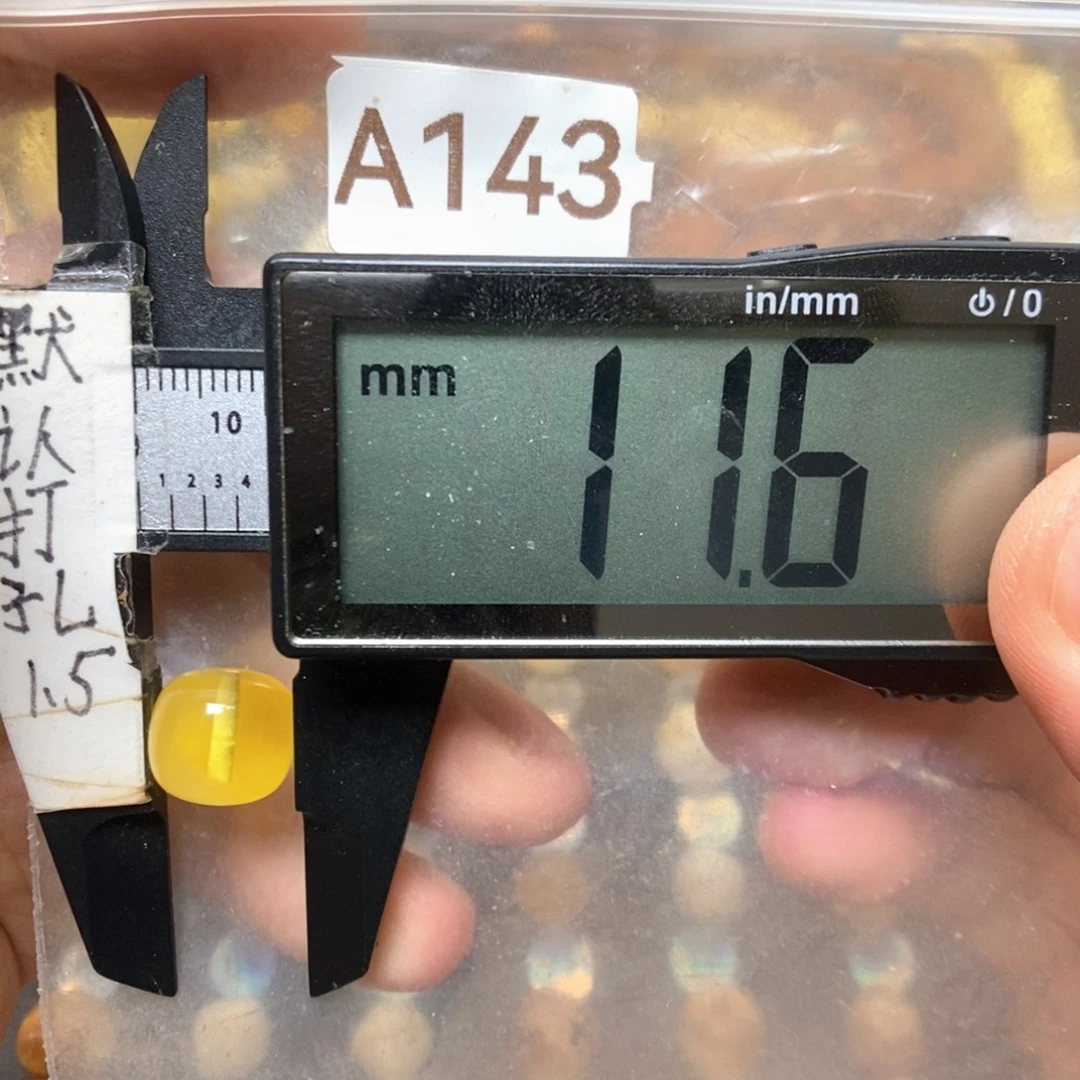 裸石蜜蜡未镶嵌金白小半壁