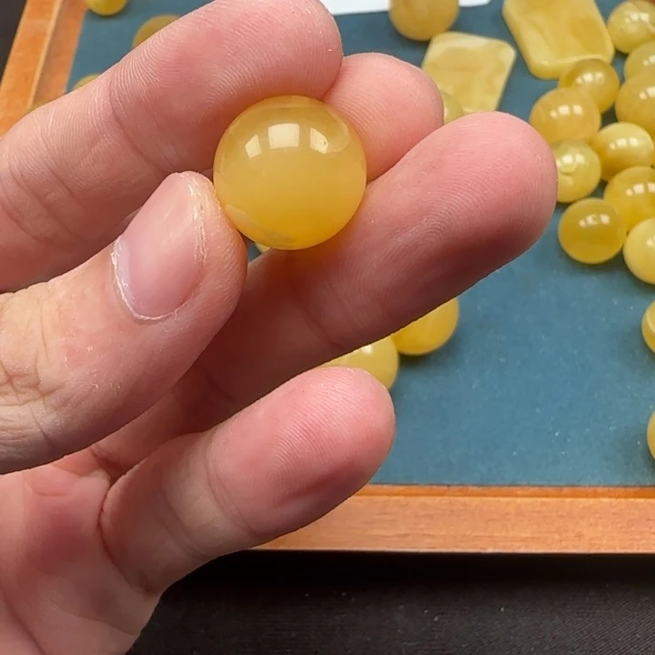 未镶嵌琥珀裸石天然462
