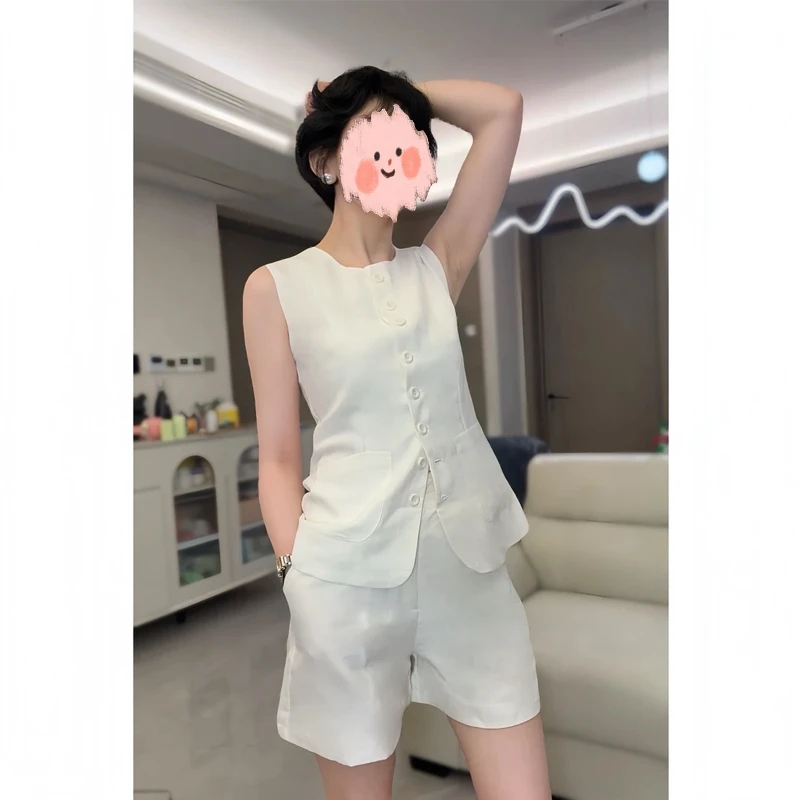 高级感2025夏季新款时尚气质法式修身白色无袖背心白色短裤二件套