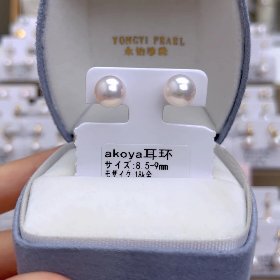 18K金镶嵌海水珍珠耳饰