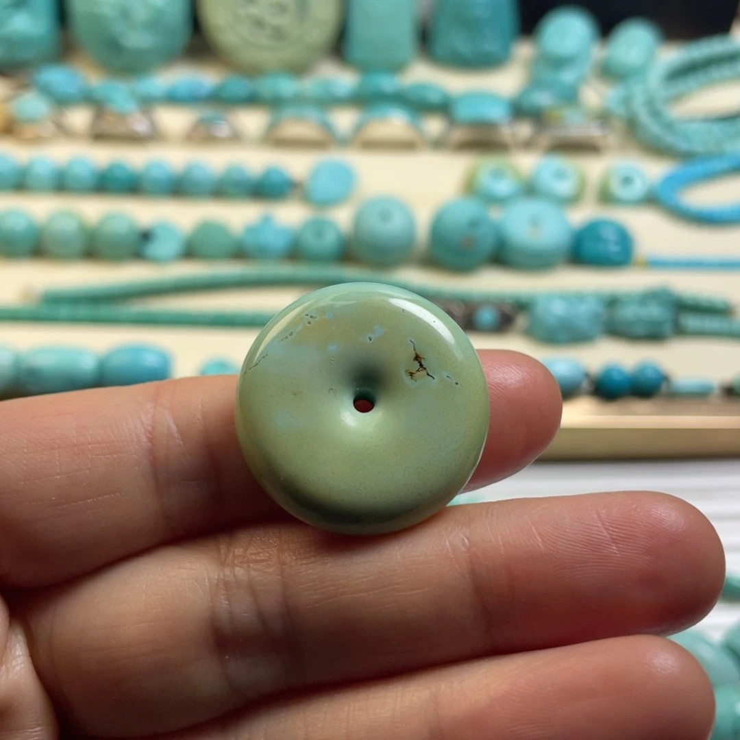 绿松石未镶嵌颈饰