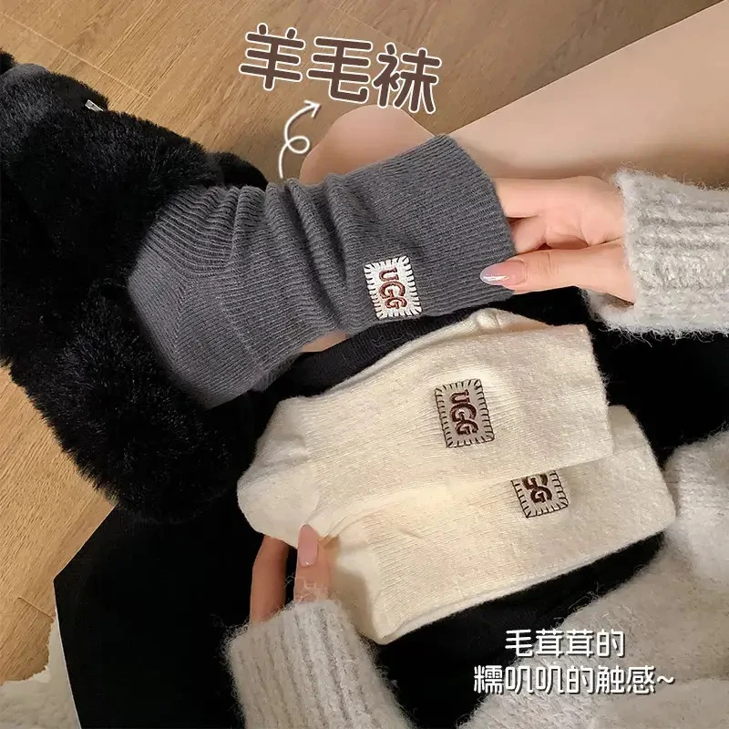 搭配雪地靴羊毛保暖洋气中筒袜子男女秋冬加厚软糯后跟刺绣堆堆袜