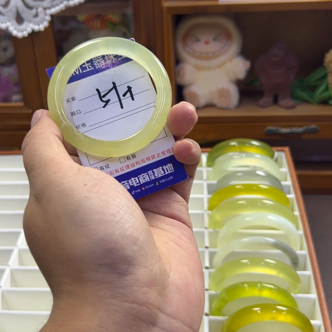 蛇纹石玉未镶嵌手镯650