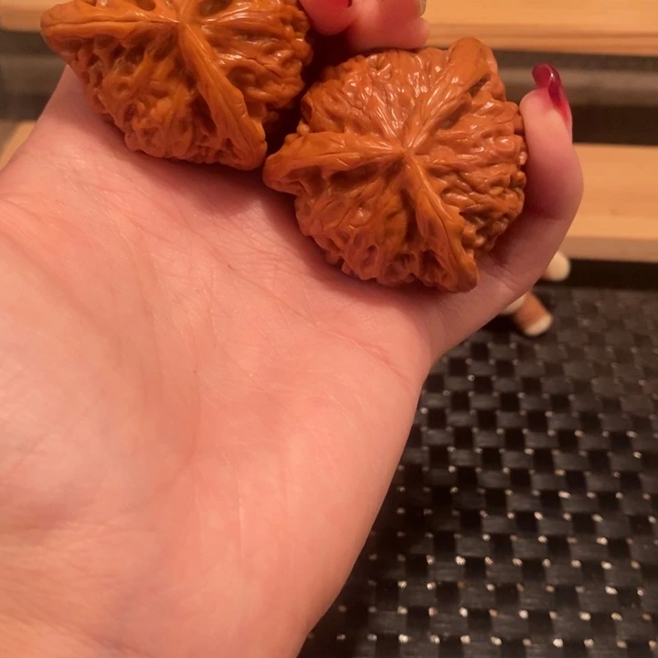 文玩核桃吊坠1****y 核桃。宫灯