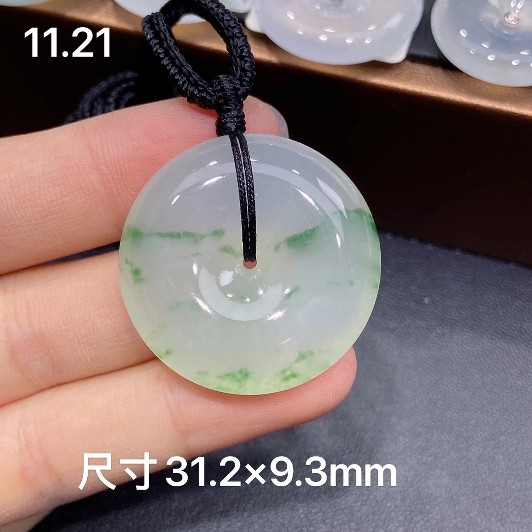 缅甸天然A货翡翠，正冰种飘绿花，超厚庄平安扣吊坠，精美气质款Z