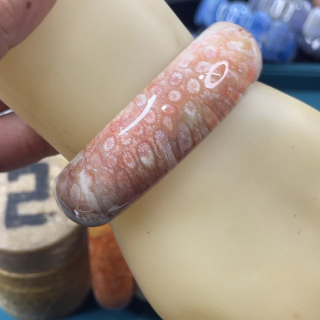 未镶嵌手镯硅化玉
