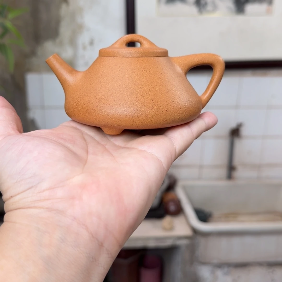 茶壶底槽青微瑕的壶