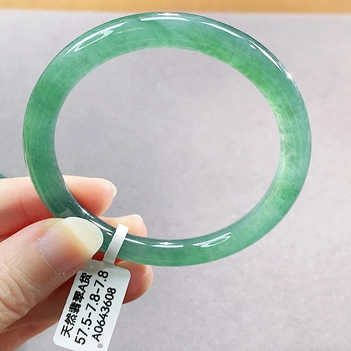 【闪购商品】未镶嵌手镯（圆镯）翡翠