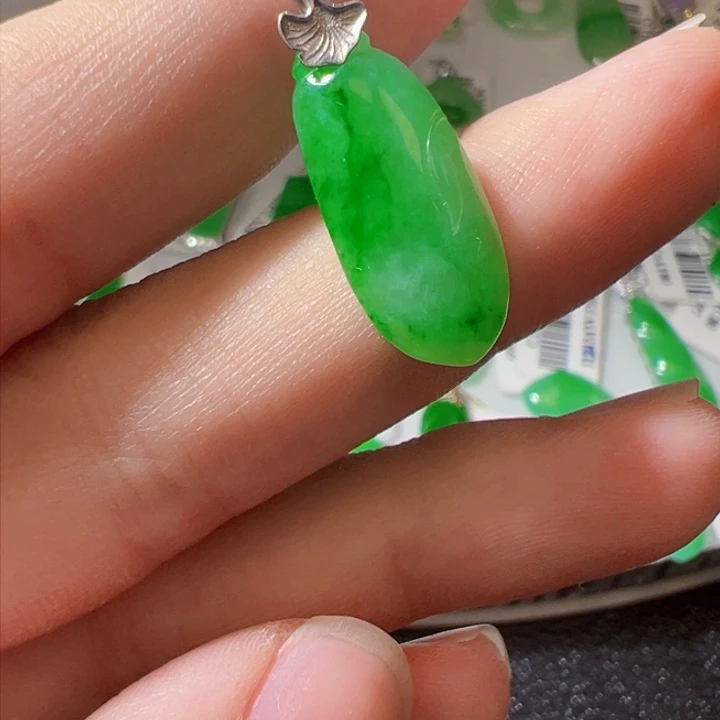 翡翠18K金镶嵌颈饰翡翠