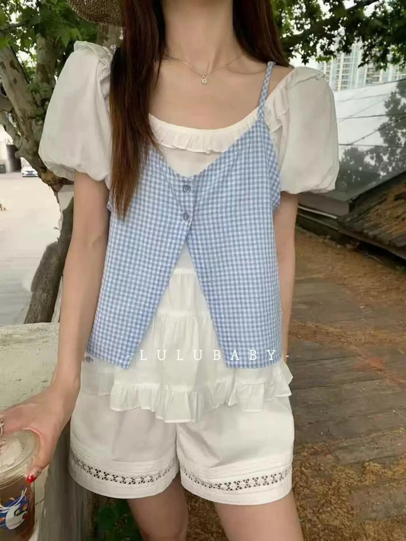 温柔风减龄格子吊带木耳边一字领衬衣两件套装