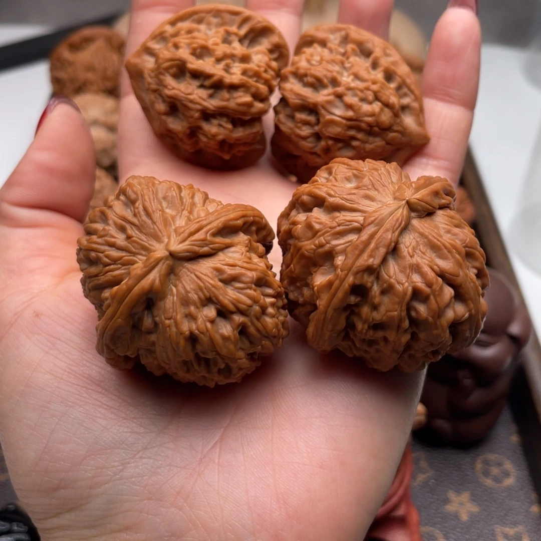 桃核把件老***赵红酒杯38球白40