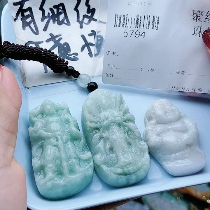 颈饰足铂镶嵌翡翠翡翠
