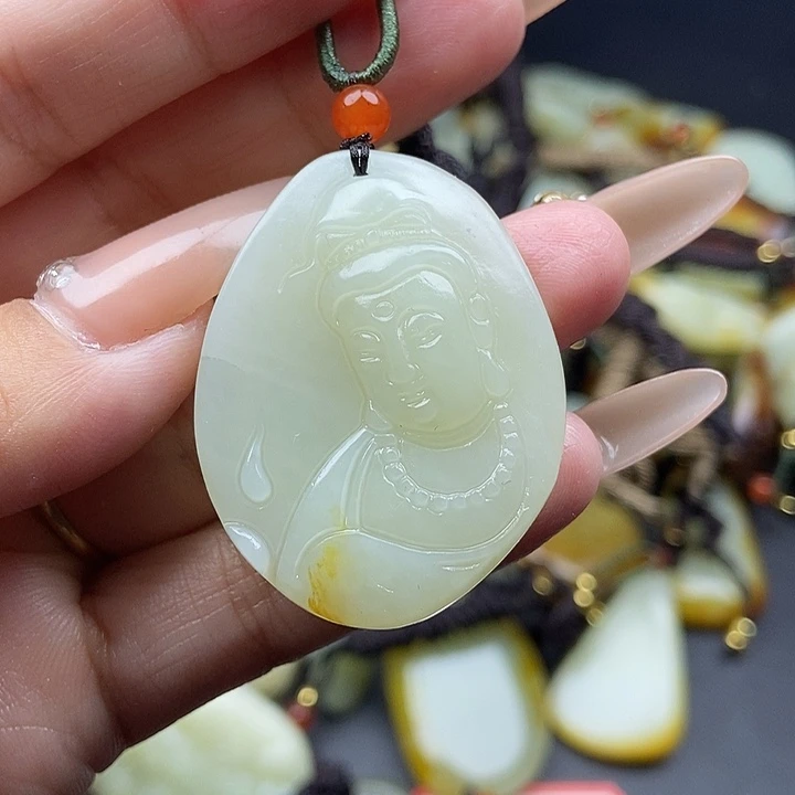 和田玉未镶嵌颈饰微瑕