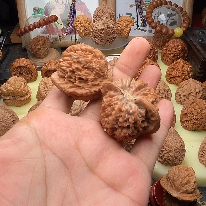 没***兴桃核把件满天星45