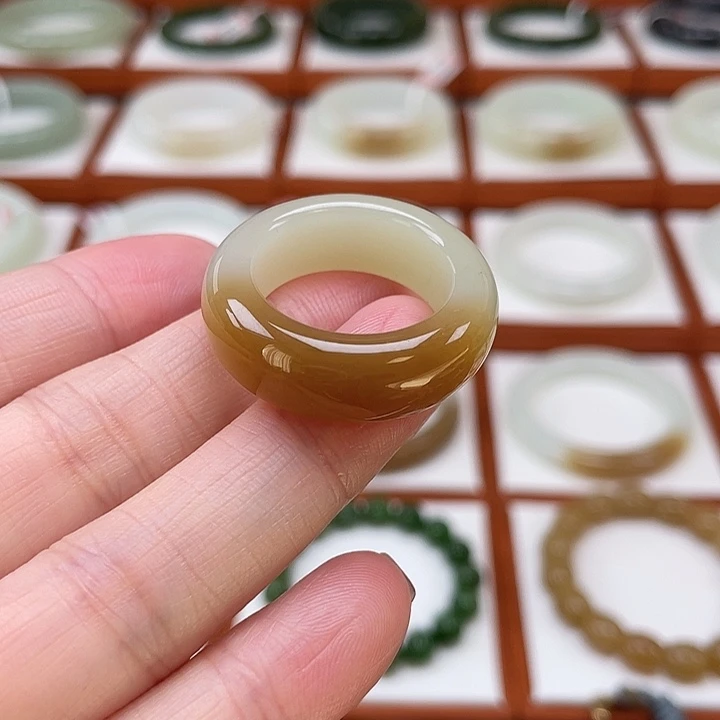 和田玉未镶嵌戒圈