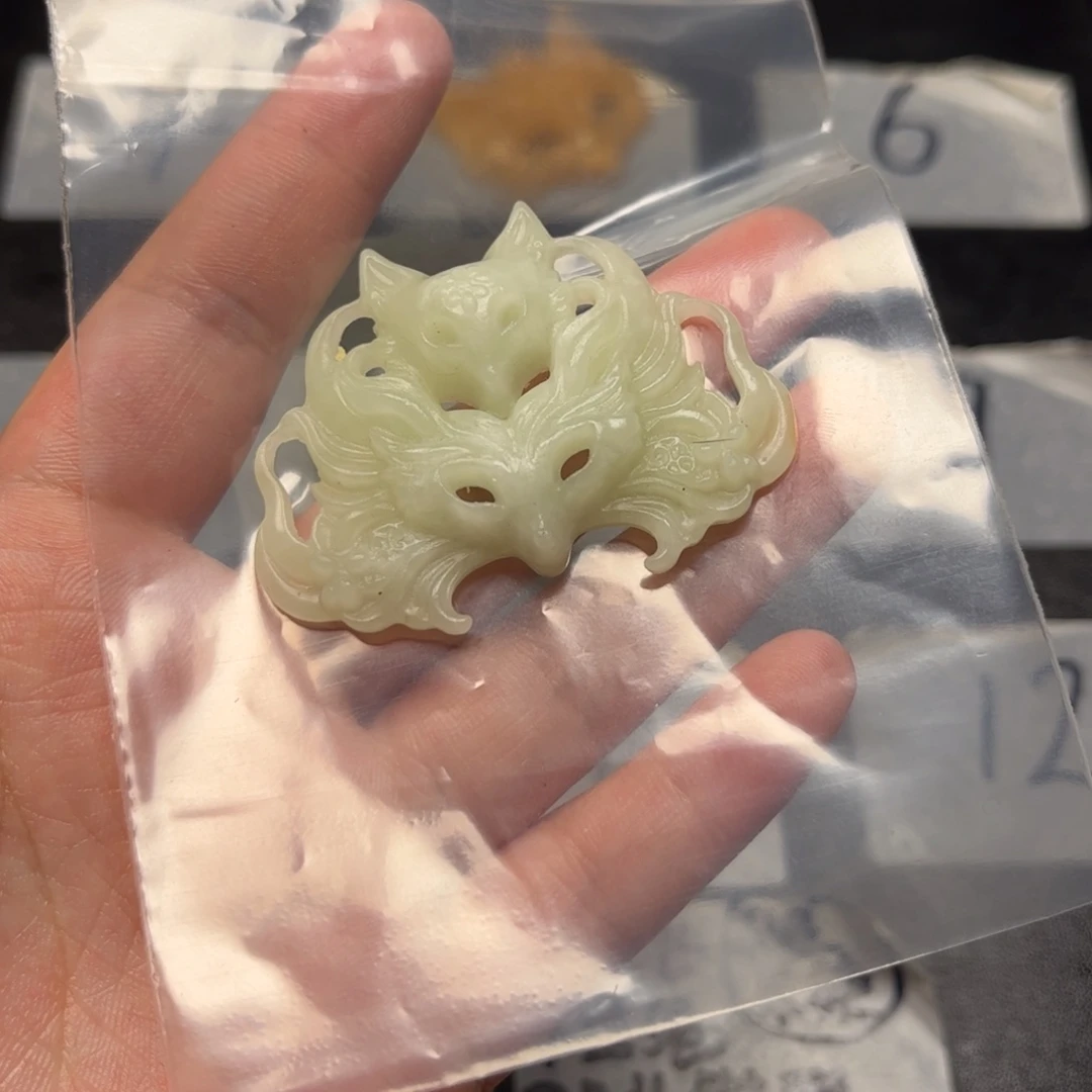 黑***z未镶嵌蛇纹石玉颈饰