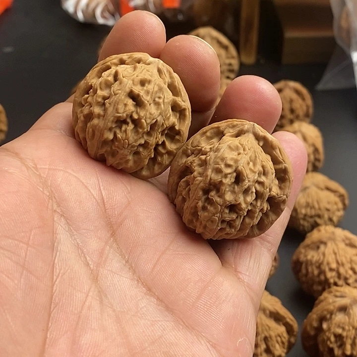 核桃文玩核桃白狮子品种福利价格上灯牌有效