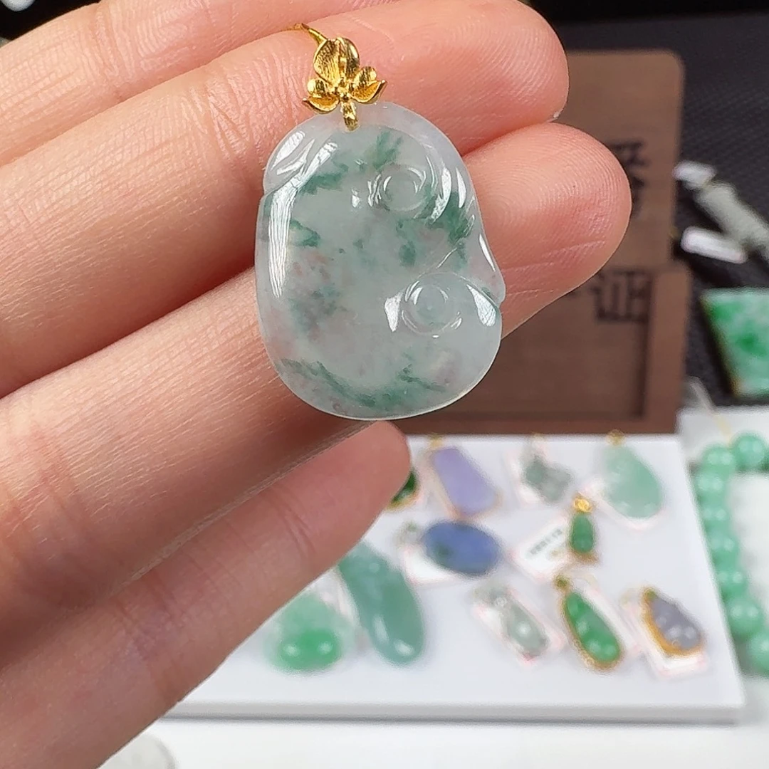 翡翠18K金镶嵌颈饰