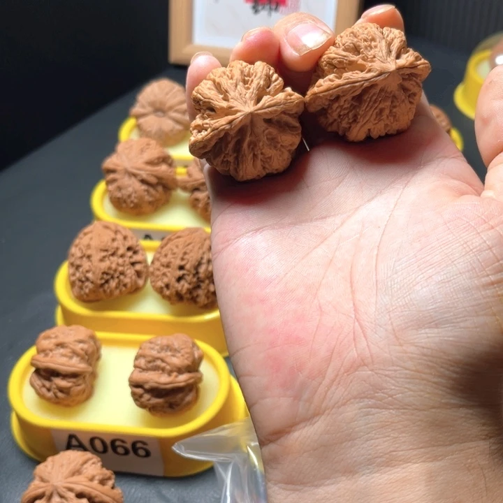 z***.文玩核桃吊坠核桃