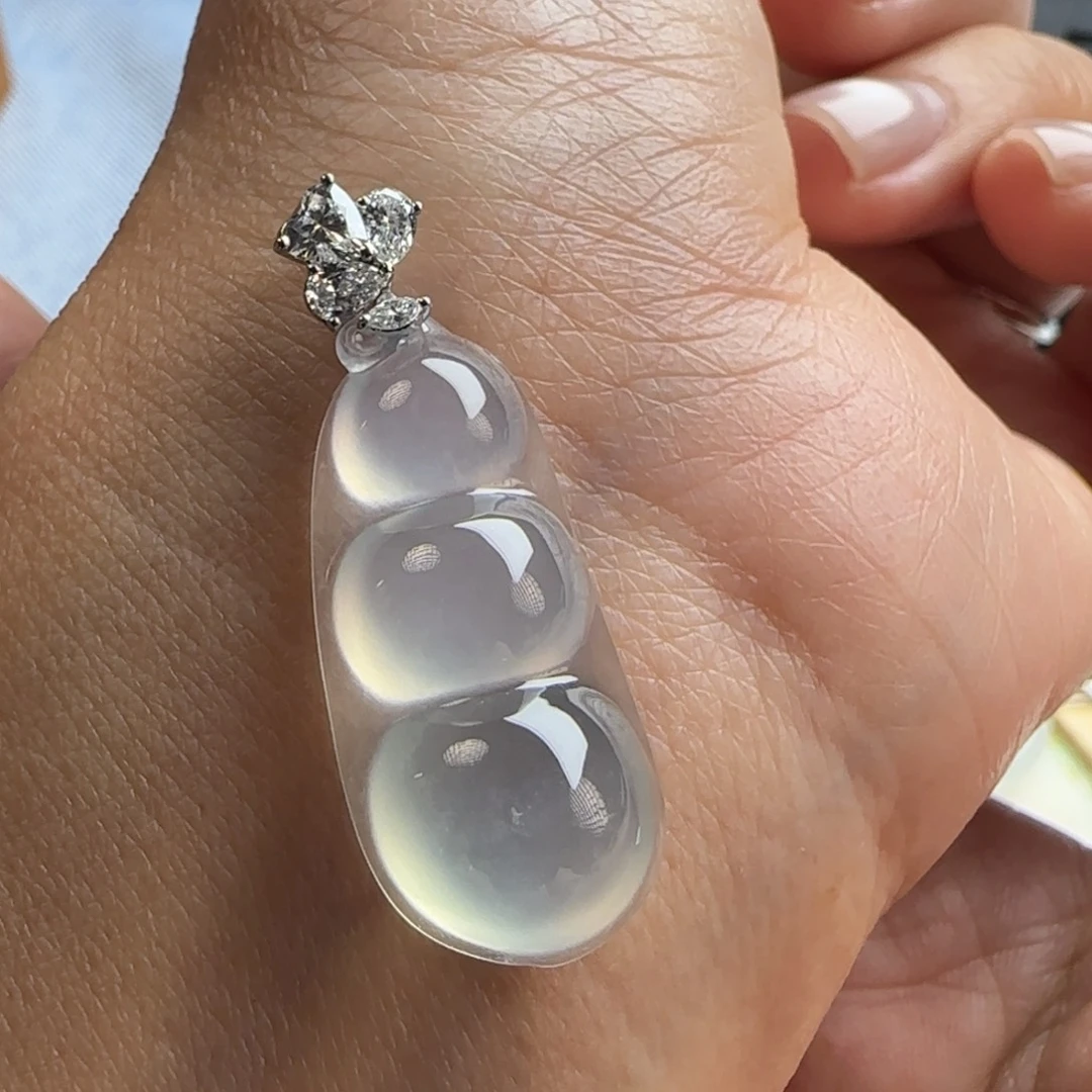 翡翠18K金镶嵌颈饰高冰福豆