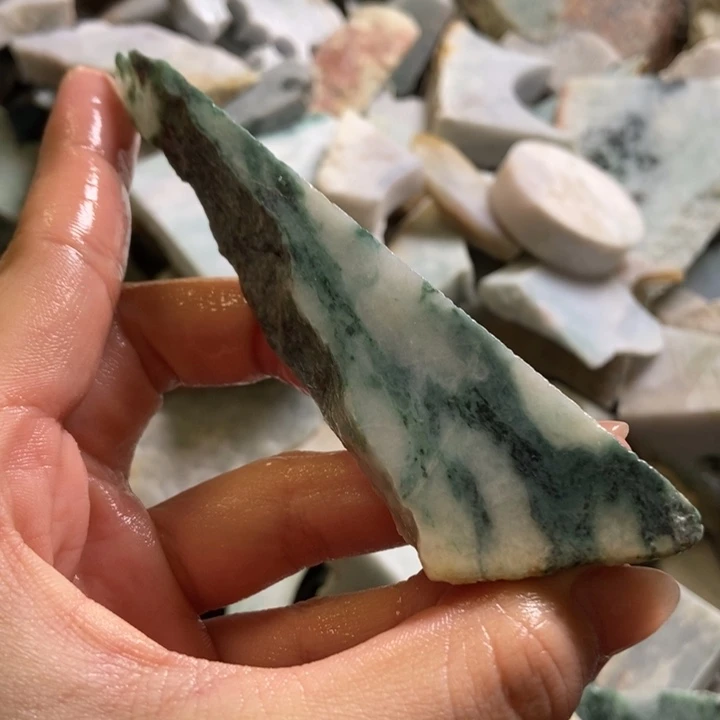 翡翠颈饰未镶嵌天然翡翠