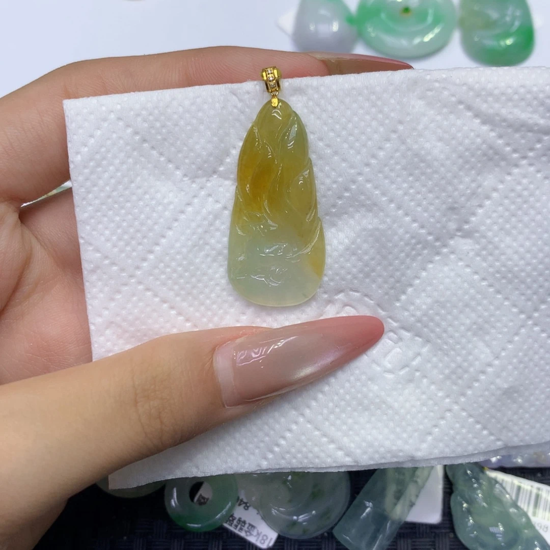 翡翠18K金镶嵌颈饰111111111111