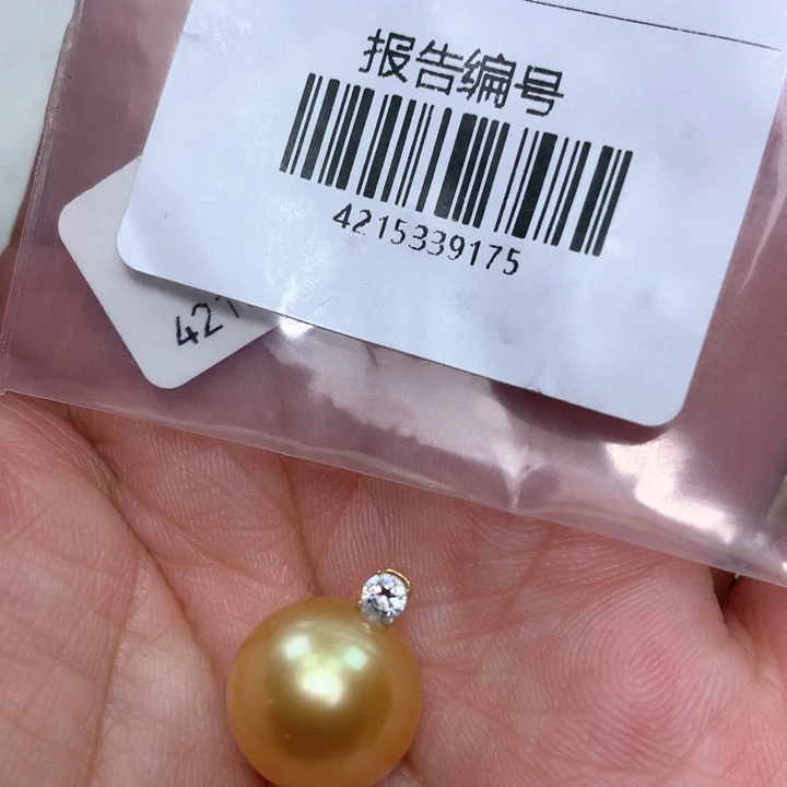 颈饰18K金镶嵌海水珍珠