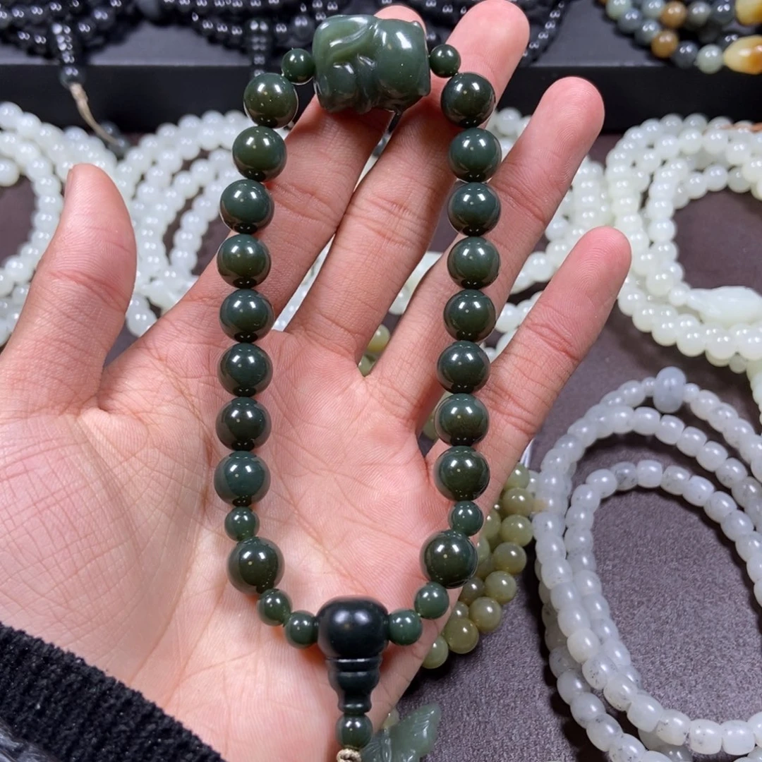 和田玉未镶嵌把件