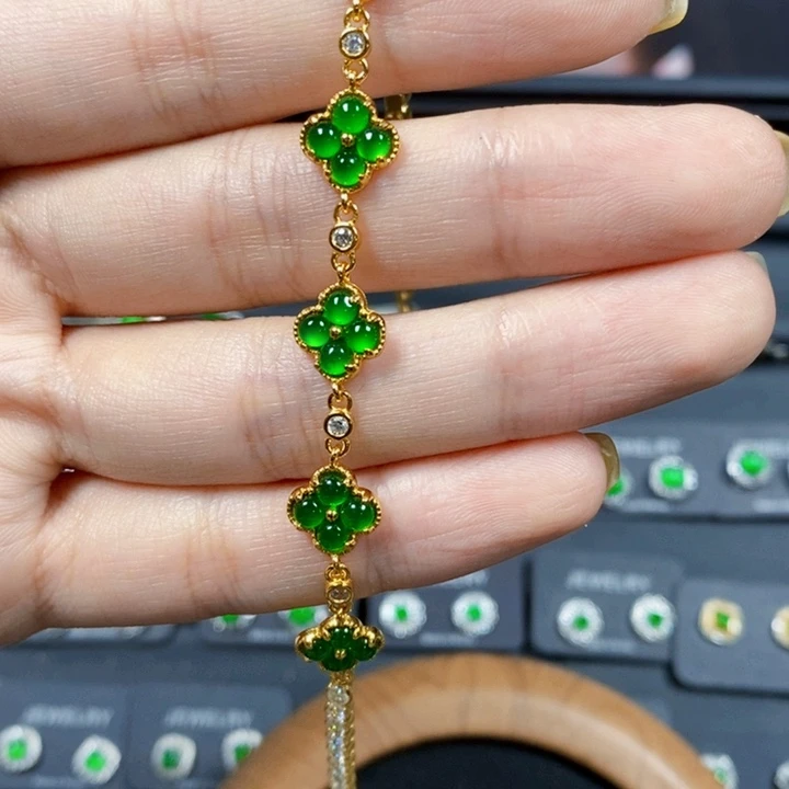 翡翠未镶嵌耳饰翡翠款式多人