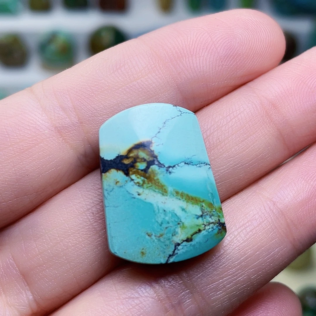 绿松石未镶嵌颈饰